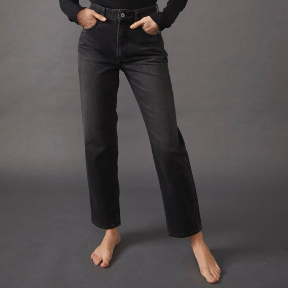 NWT Free People The Pacifica Straight
Leg Slim Fit Jeans Size 25